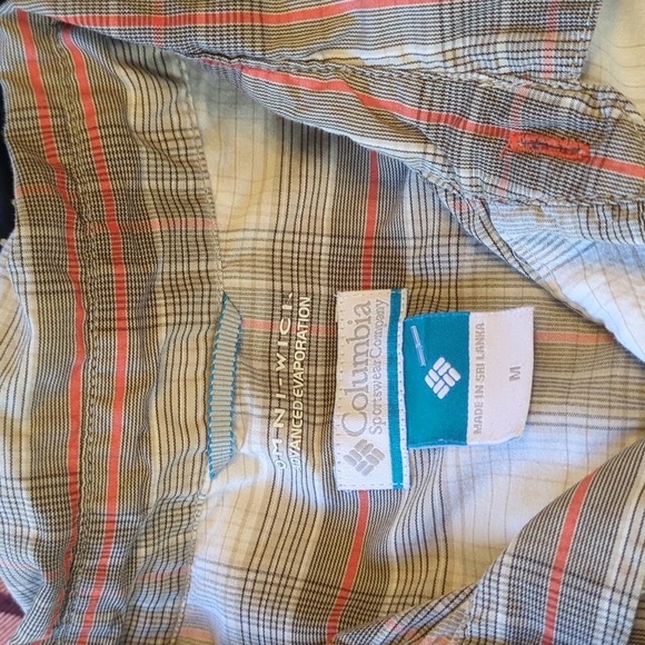Columbia Short Sleeves Quick Dry OmniWick Button Down Shirt - Picture 3 of 3
